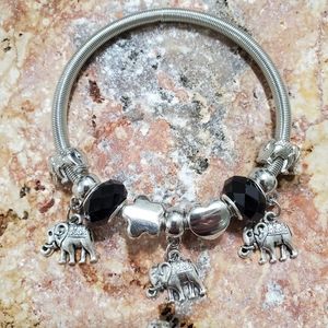 Stretchy bangle bracelet